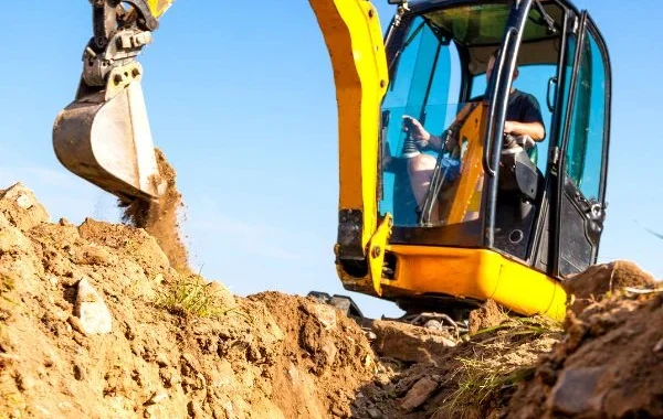 Servis prodaja strojeva dijelova najam mini bagera